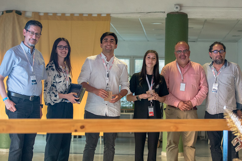 Alumni Valentina Vilches recibe Premio ICHIO a la Mejor Tesis de Licenciatura